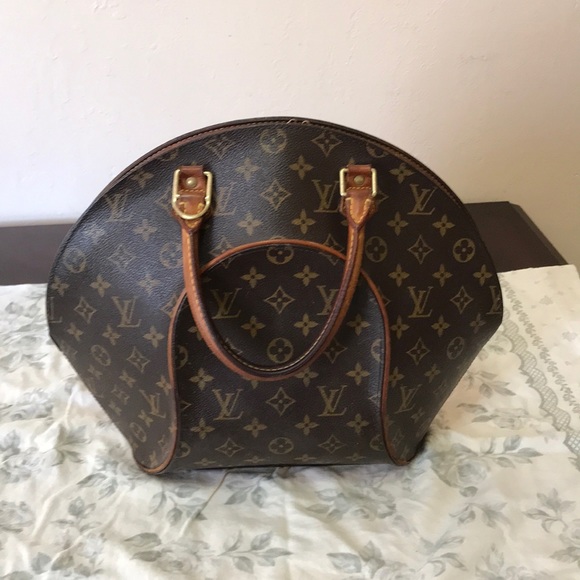 Louis Vuitton Handbags - Louis Vuitton Ellipse handbag. 100% Authentic